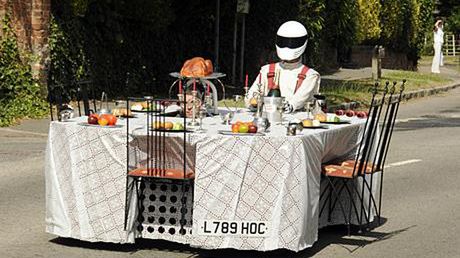 Stół pędzący z prędkością 200 km/h 1