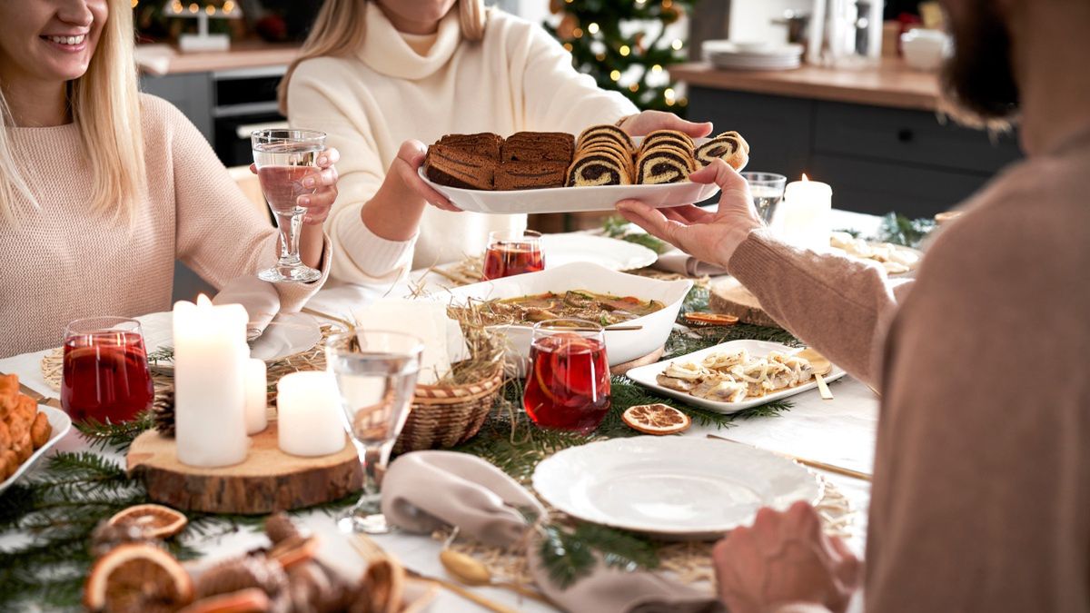 Zastawiony świąteczny stół