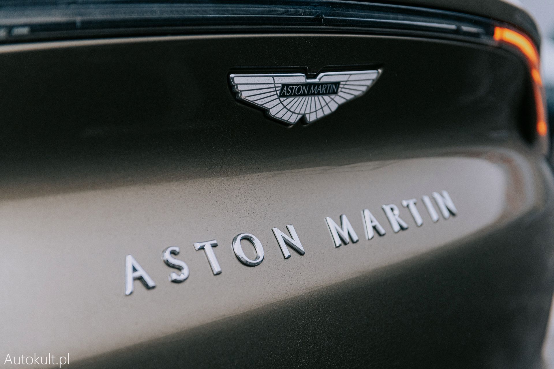 Aston Martin DBX (2022)