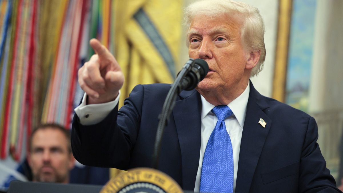 WASHINGTON, DC - MAY 19: U.S. President Donald Trump speaks at a ceremony before posthumously awarding Medals of Sacrifice to three fallen Palm Beach County Sheriff's Office deputies in the Oval Office of the White House on May 19, 2025 in Washington, DC. Trump awarded Medals of Sacrifice to Palm Beach County Sheriff's Office deputies Ralph "Butch" Waller Jr., Corporal Luis Paez, and Deputy Ignacio "Dan" Diaz, who died in a line-of-duty crash on November 21, 2024. (Photo by Chip Somodevilla/Getty Images)