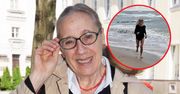Wysportowana Maja Komorowska biega po plaży. Aktorka skończyła 82 lata
