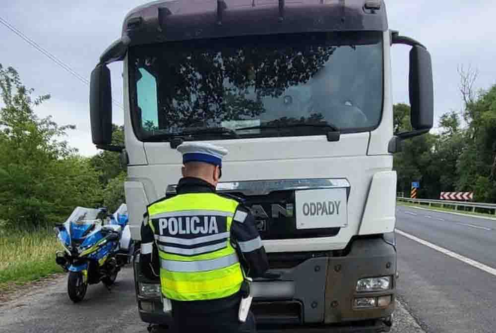 Międzyrzecz: Działania policji skierowane na pojazdy przewożące odpady oraz śmieci