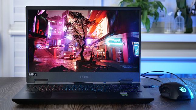 OMEN 15 z “Cyberpunkiem 2077” na ustawieniach ultra