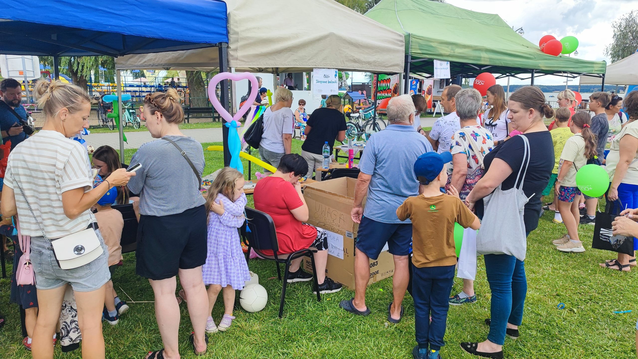 Piknik promujący program "Rodzina 800+" w Zbąszyniu
