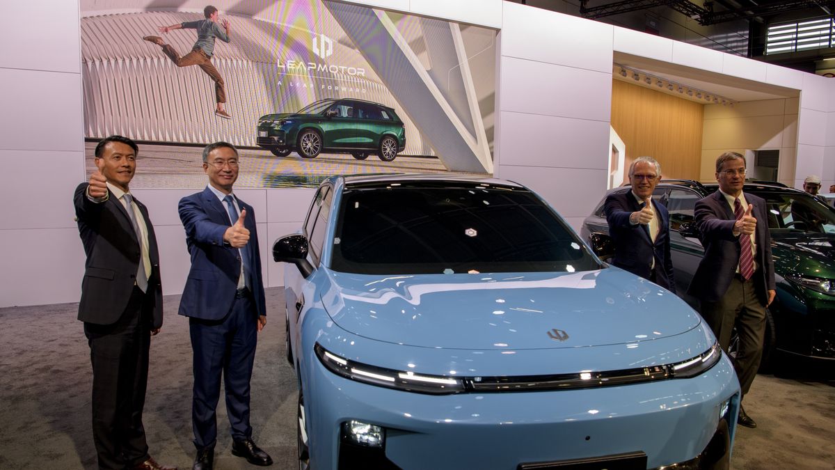 Leapmotor B10 debiutował podczas salonu samochodowego w Paryżu