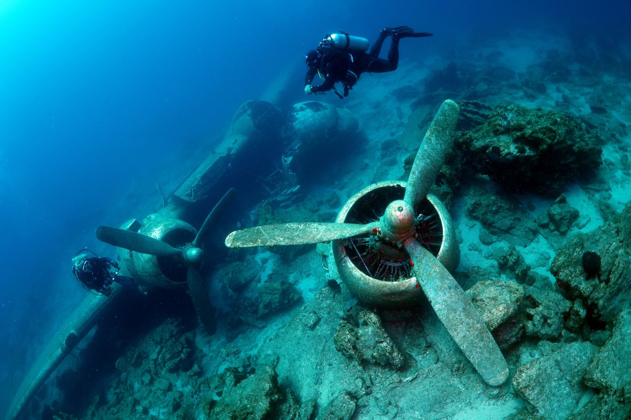 Plane wreck. Illustrative photo.