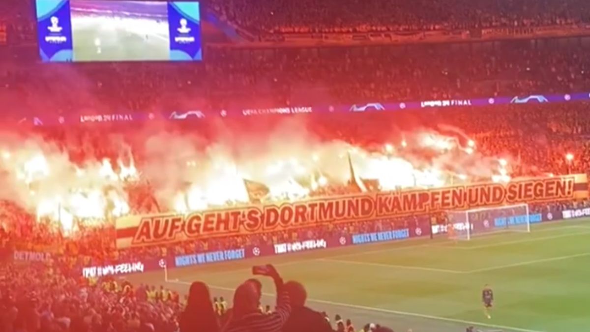 Na zdjęciu: efektowna oprawa kibiców Borussii Dortmund