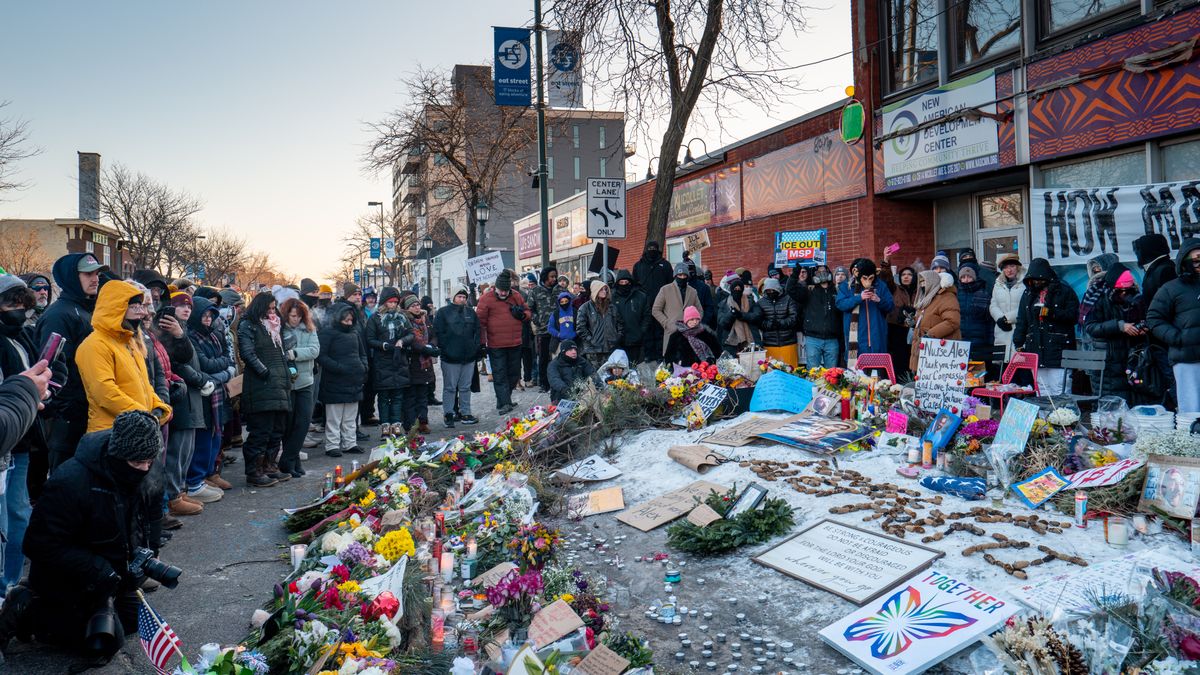 MINNEAPOLIS, MINNESOTA - JANUARY 25: People pay their respects at a memorial site for Alex Pretti on January 25, 2026 in Minneapolis, Minnesota. Pretti was shot and killed by federal agents amid a scuffle to arrest him on January 24. The Trump administration has sent a reported 3,000 federal agents into the area, with more on the way, as they make a push to arrest undocumented immigrants in the region. (Photo by Brandon Bell/Getty Images)