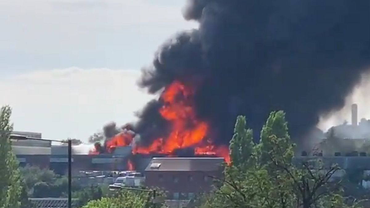 Potężne eksplozje nad miastem 