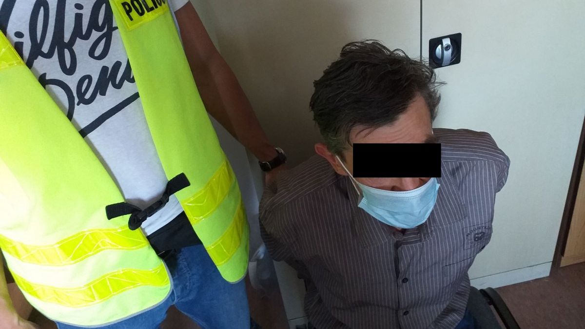 61-latek uderzył koleżankę młotkiem w głowę