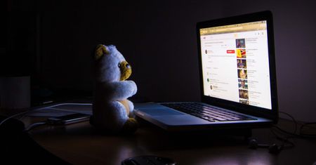 YouTube walczy ze skrajnymi poglądami. Weryfikacja kanału będzie trudniejsza (aktualizacja)