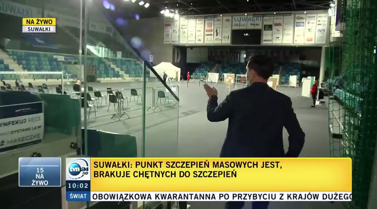 TVP obwieściła sukces suwalskiego punktu szczepień. TVN24 na miejscu zastało jedną osobę