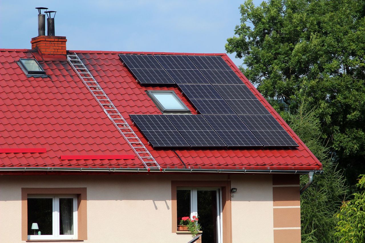 Zielony Ład w praktyce. Obowiązkowa fotowoltaika i remonty budynków w UE