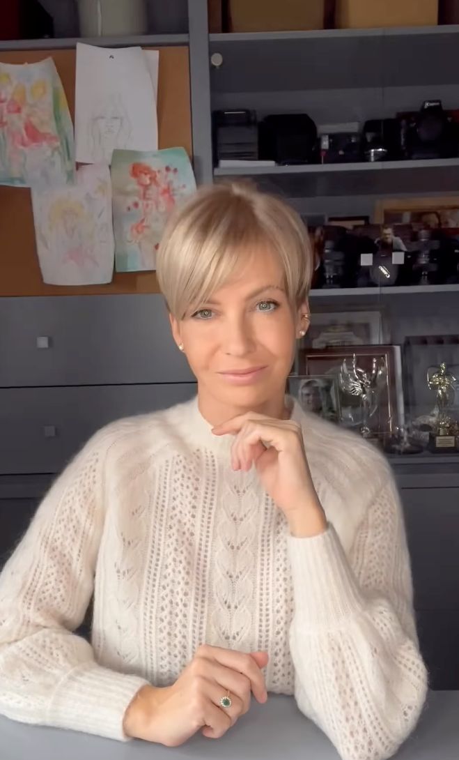 Edyta Pazura w kaszmirowym sweterku skandynawskim