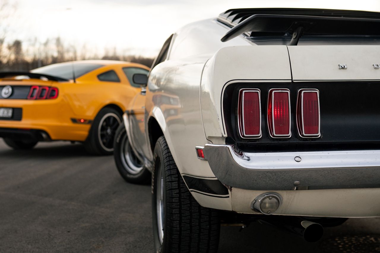 Ford Mustang Boss 302 z 1969 i 2013 r.