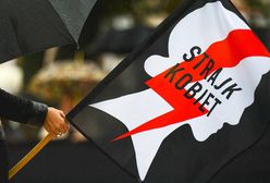 Flaga Strajku Kobiet. Prokuratura nadal sprawdza, czy nie doszło do znieważenia