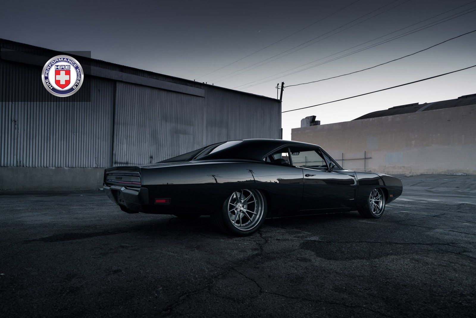 Ten Dodge Charger jest jednym z takich samochodów. Choć zdjęcia mają na celu prezentację przede wszystkim felg HRE Performance Wheels, to koła nie są tutaj jedyną zmianą w stosunku do oryginału