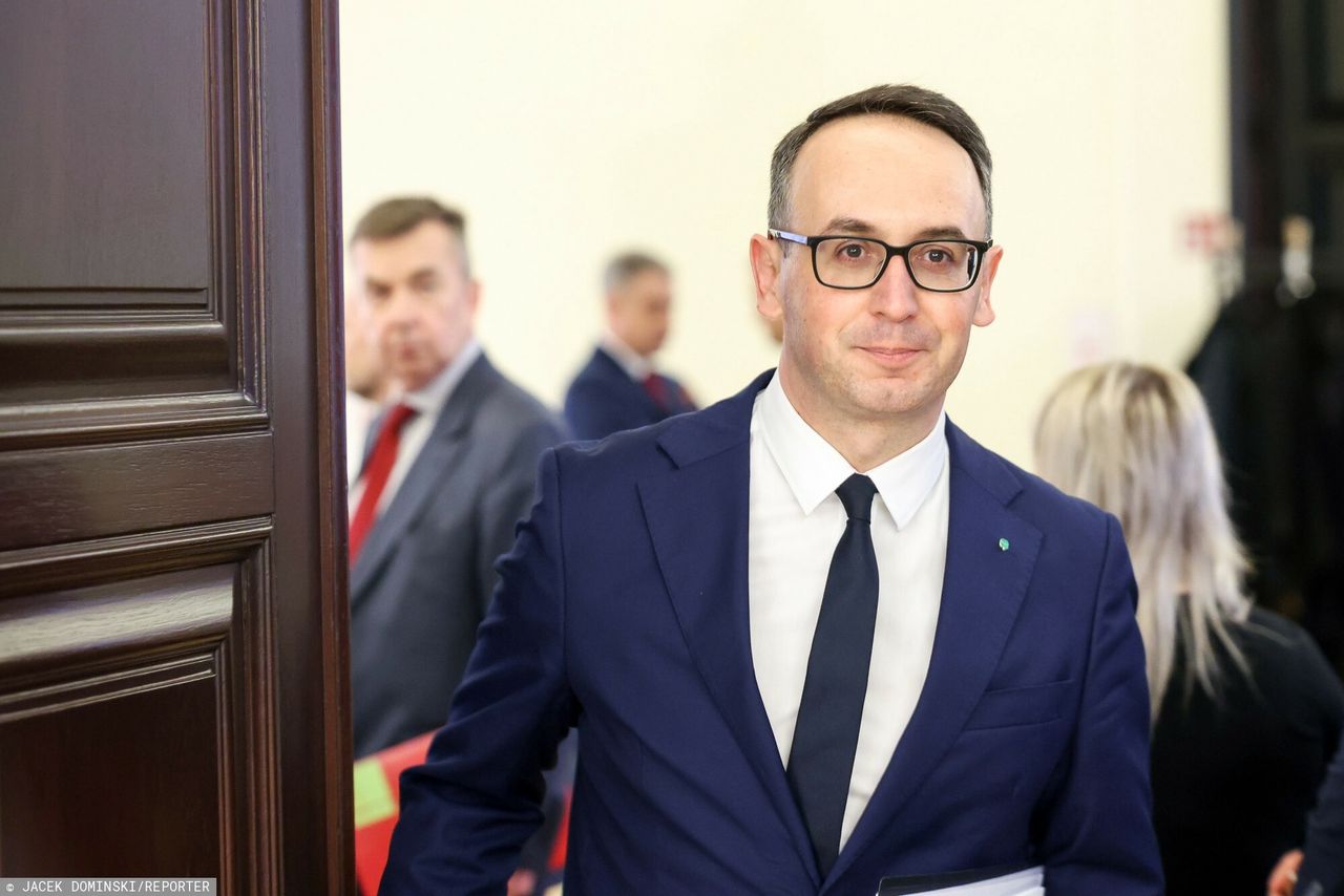 Podniósł opłatę, wcześniej mówił, by obniżać. Wytknęli ministrowi słowa sprzed lat