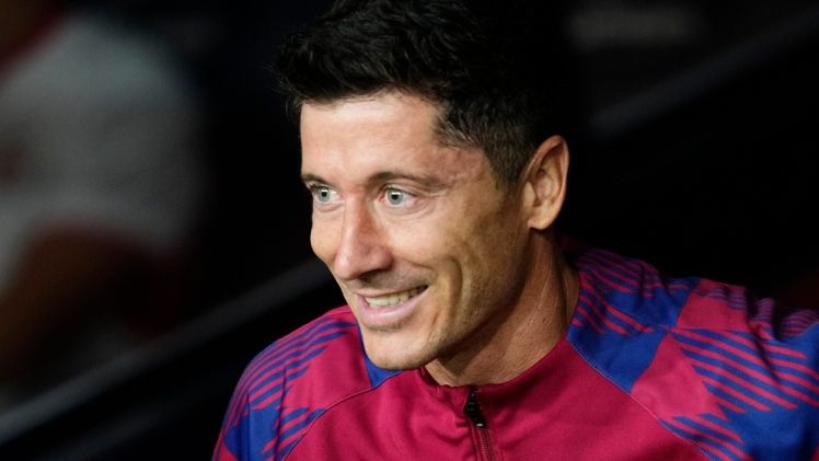 Internauci podejrzewają, że Robert Lewandowski ingerował w urodę