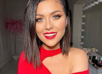 Zaraz zaleje ulice. Wystąpiła w najmodniejszym kolorze wiosny