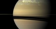 Co się dzieje z pierścieniami Saturna? Zniknęły z pola widzenia