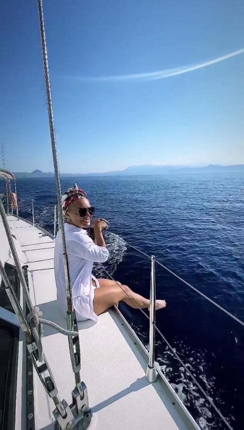 Blanka Lipińska i Baron relaksują się podczas kolacji na jachcie
