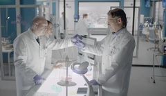 „Tu polska innowacja ma swój początek” w kampanii Grupy Adamed (wideo)
