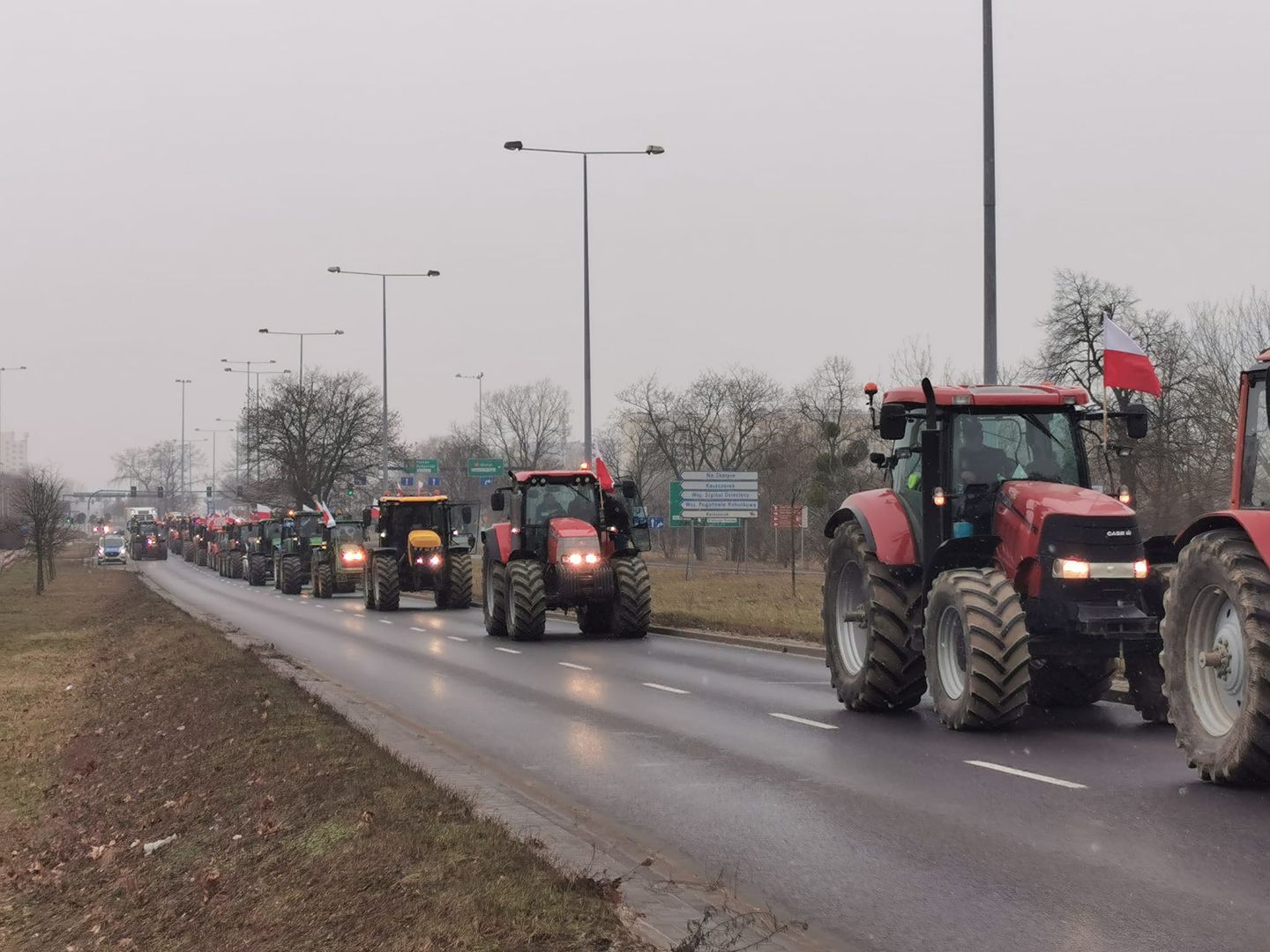 W toruńskich protestach uczestniczy kilka tysięcy ciągników