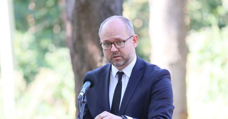 "Byłoby znacznie łatwiej". Przydacz odpowiada Sikorskiemu