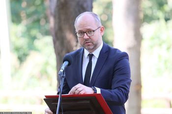 "Byłoby znacznie łatwiej". Przydacz odpowiada Sikorskiemu