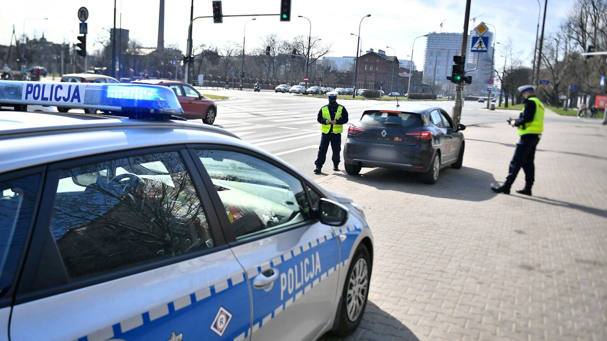 Policjanci zatrzymali do kontroli drogowej 19-letniego kierowcę