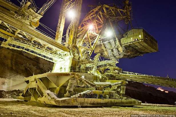 Gigantyczna koparka w rosyjskiej kopalni odkrywkowej 33