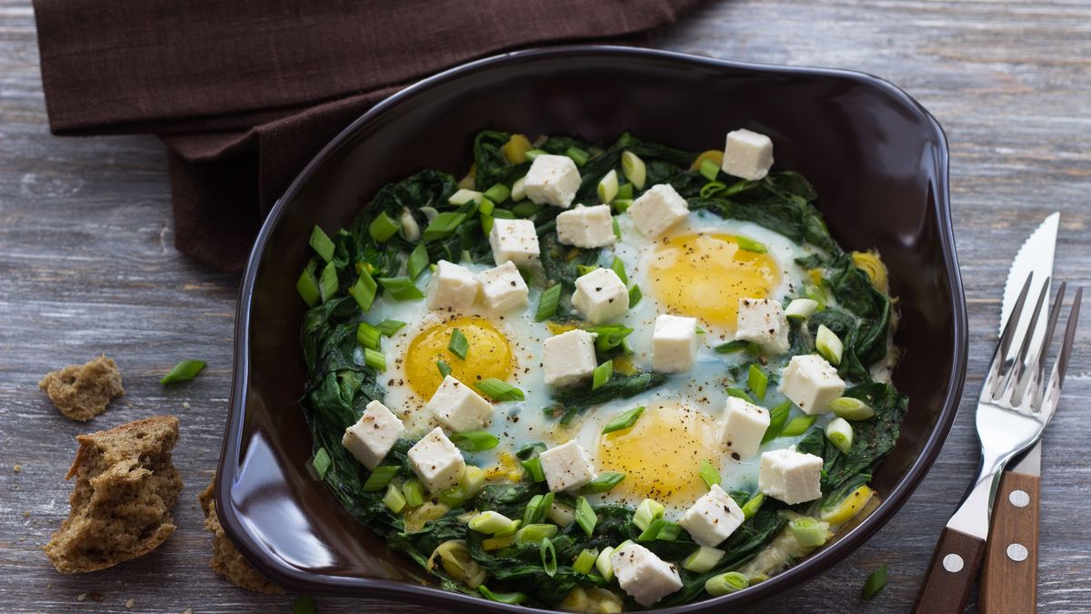 Jajka zapiekane ze szpinakiem – połączenie doskonałe 