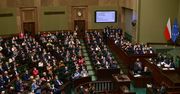 Sondaż. Zawirowania na opozycji. Złe wieści dla Hołowni