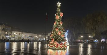 Grójec: Świąteczne iluminacje i dekoracje przed świętami gotowe