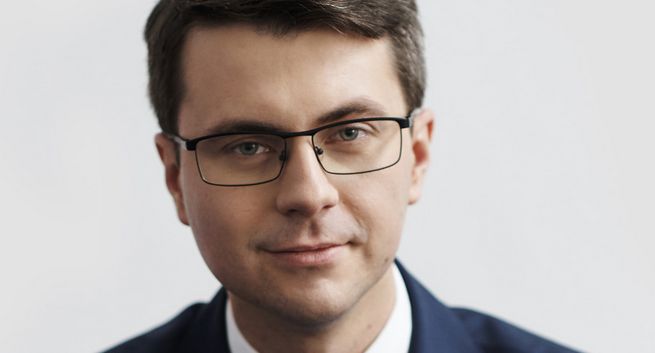 Rzecznik rządu Piotr Müller na kwarantannie po kontakcie z osobą zakażoną koronawirusem