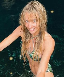 Zakryła się tylko liściem. Kusząca fotka