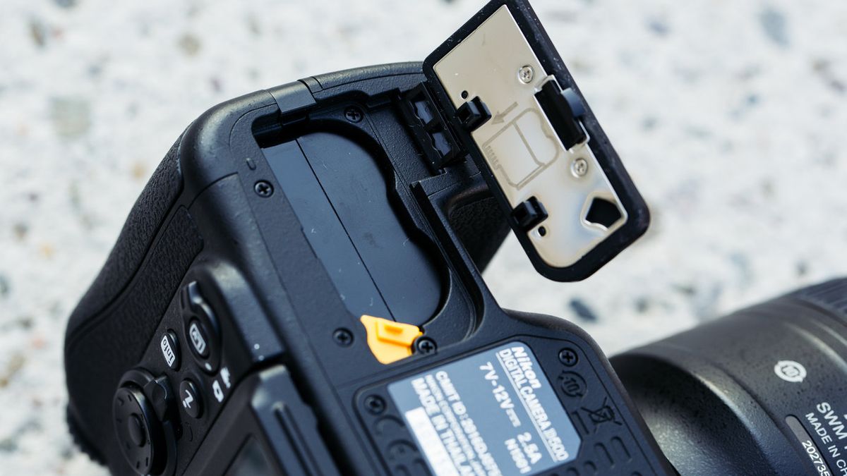 Darmowa wymiana akumulatorów dla niektórych posiadaczy Nikona D500 1