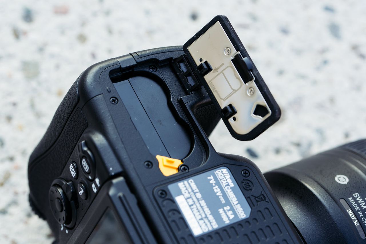 Darmowa wymiana akumulatorów dla niektórych posiadaczy Nikona D500
