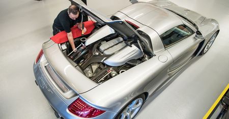 Tak wygląda Porsche Carrera GT, które zostało rozłożone na części 78 razy. W nietypowym celu