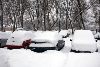 10-latek zamknięty w aucie na mrozie. Kuriozalne tłumaczenie ojca
