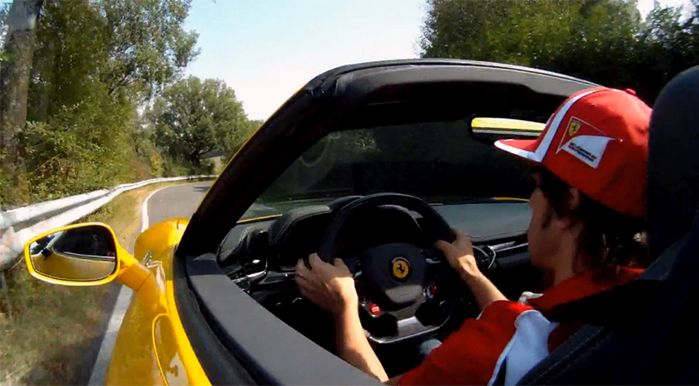 Fernando Alonso w Ferrari 458 Italia Spider