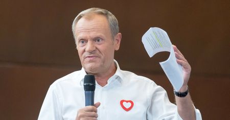 Płacą, by nie wygrał PiS. Sensacja w rejestrze wpłat na partie