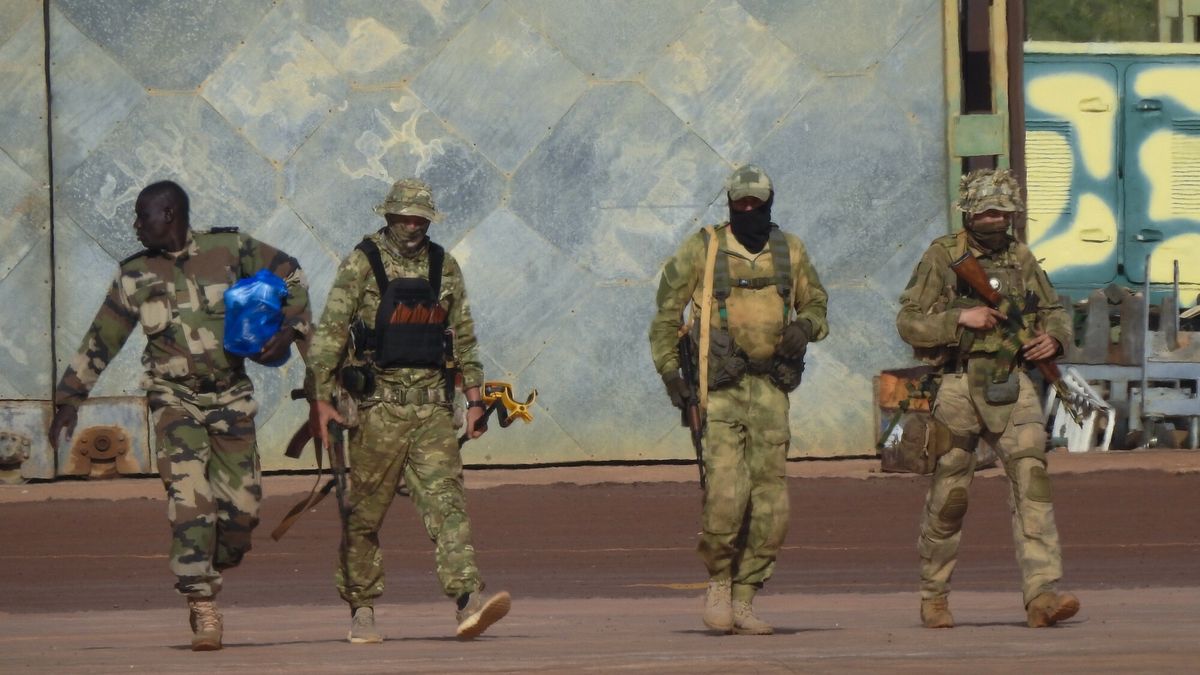 arch54
FILE - This undated photograph handed out by French military shows three Russian mercenaries, right, in northern Mali. Russia's Wagner Group, a private military company led by Yevgeny Prigozhin, a rogue millionaire with longtime links to Russia's President Vladimir Putin, has played a key role in the fighting in Ukraine and also deployed its personnel to Syria, Central African Republic, Libya and Mali. (French Army via AP, File)