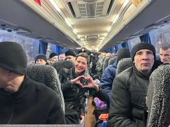 Białoruś zwolniła więźniów. Część jest w drodze do Polski