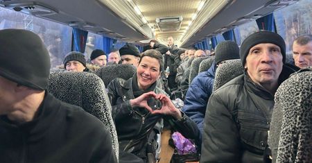 Białoruś zwolniła więźniów. Część jest w drodze do Polski