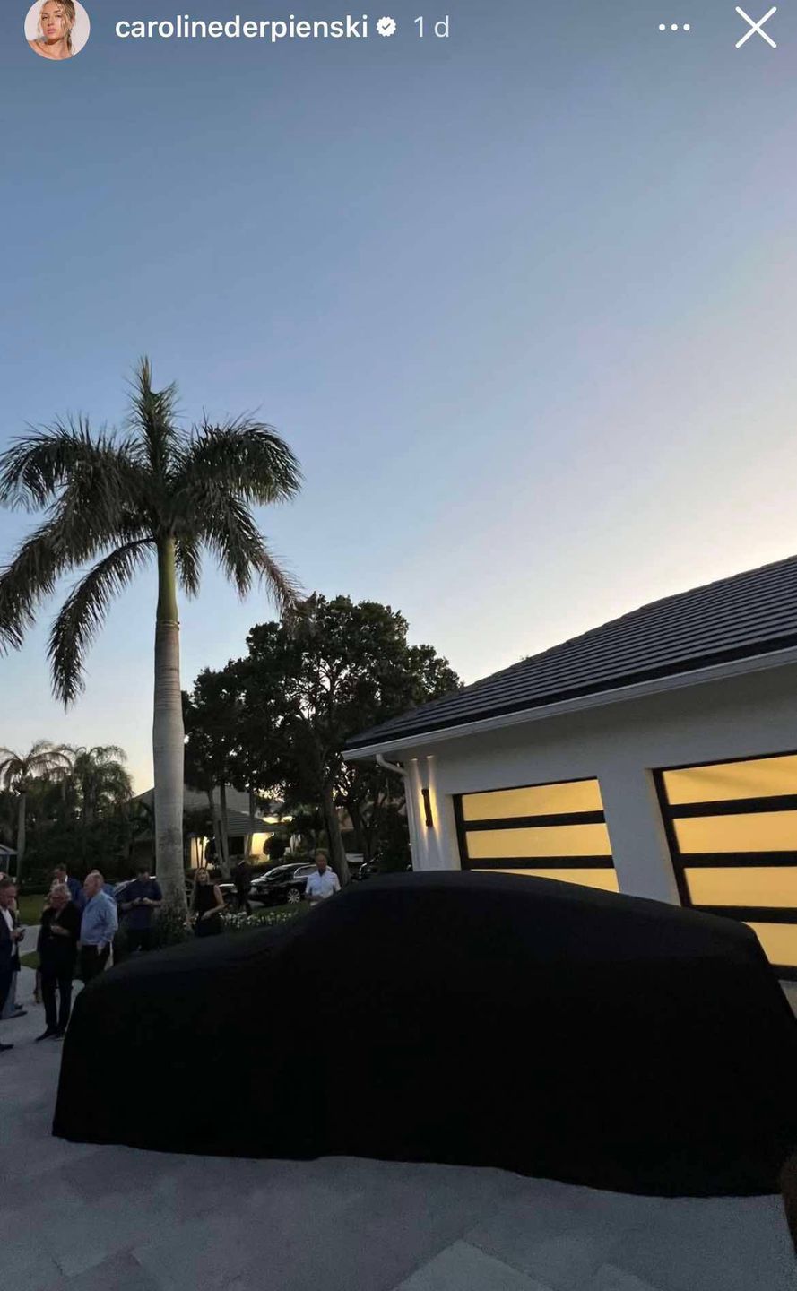 Caroline Derpienski bryluje na imprezie Rolls Royce w Palm Beach