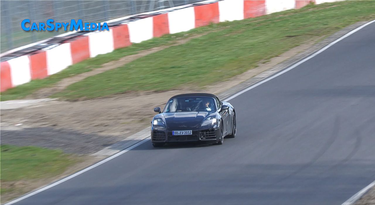 Elektryczne Porsche Boxster przyłapane podczas testów na torze