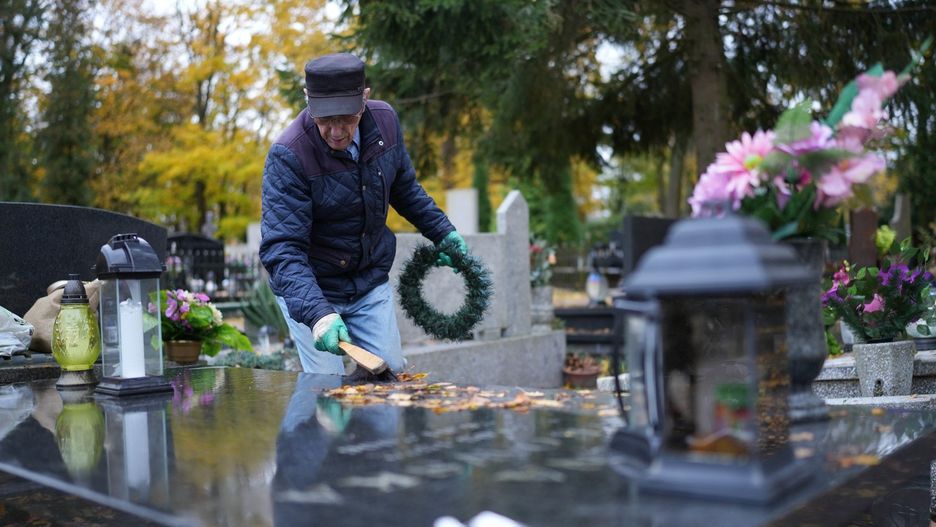 Ile kosztuje pogrzeb? Wiele źródeł wskazuje szerokie widełki, od 8 tys. na wsiach, do 15 tys. w dużych miastach