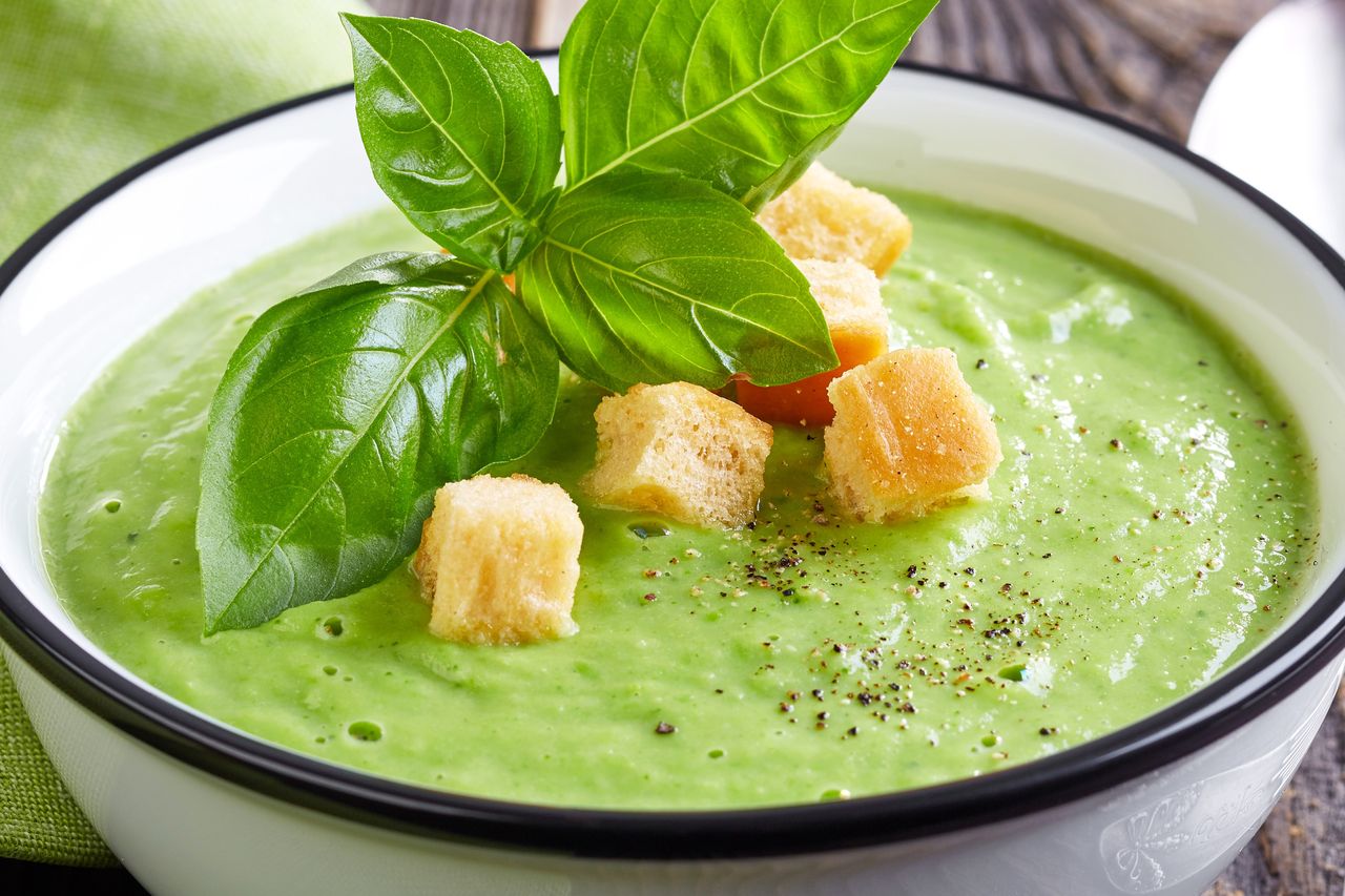 Krem z wiosennego warzywa. Pięknie wygląda, a jeszcze lepiej smakuje